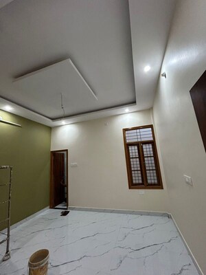 Room in 2 BHK Independent House at Jankipuram – for Sale
