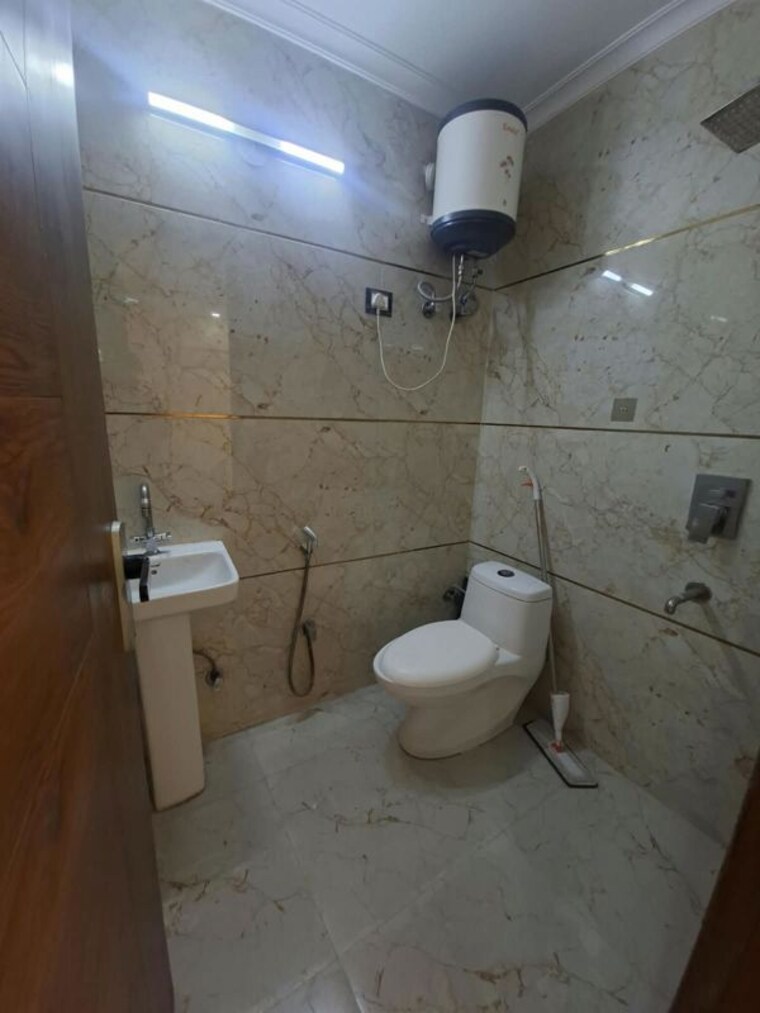 Bathroom, chattarpur 2 Bedroom 850 Sq.Ft. Builder Floor In Chattarpur Delhi 10741153
