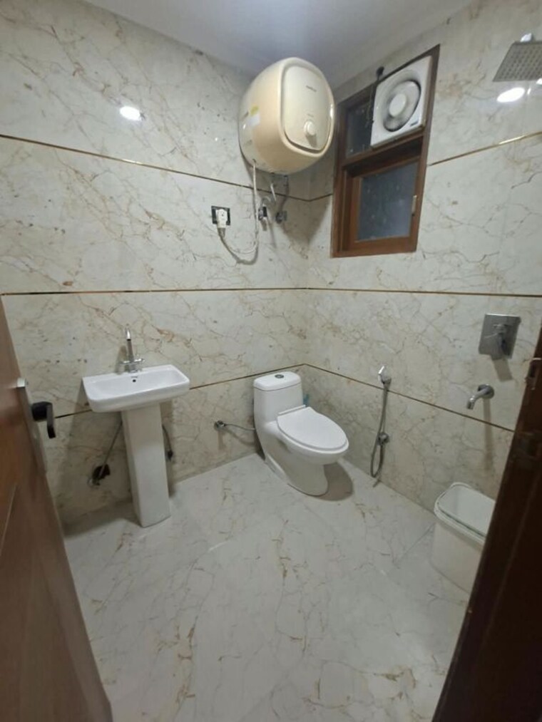 Bathroom, chattarpur 2 Bedroom 850 Sq.Ft. Builder Floor In Chattarpur Delhi 10741153