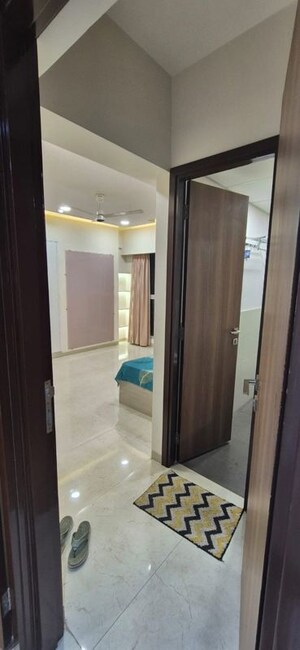 Room in 3 BHK Apartment at Piramal Vaikunth, Balkum Pada – for Rent