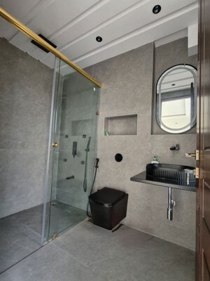 Bathroom in 5 BHK Apartment at Raunak Viraj Tower , Pokhran Road No Two – for Sale