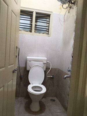 Bathroom in 1 BHK Builder Floor at Jp Nagar Phase 8 – for Rent