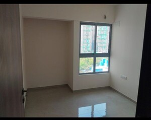 Room in 2 BHK Apartment at Piramal Vaikunth, Balkum Pada – for Rent