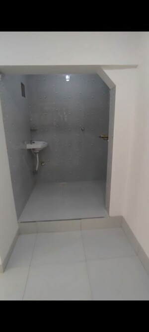 Furnished Amenities in 1 BHK Apartment at Laxmi Apartments Bandra West, Bandra West – for Rent