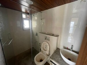 Bathroom in 4 BHK Apartment at Shapoorji Pallonji BKC 28, Bandra East – for Rent
