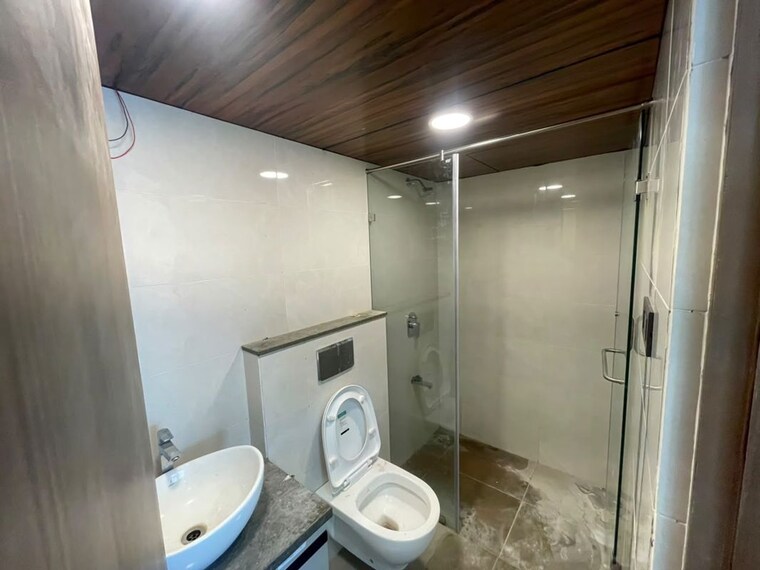 Bathroom, shapoorji-pallonji-bkc-28 4 Bedroom 1300 Sq.Ft. Apartment In Bandra East Mumbai 10741459