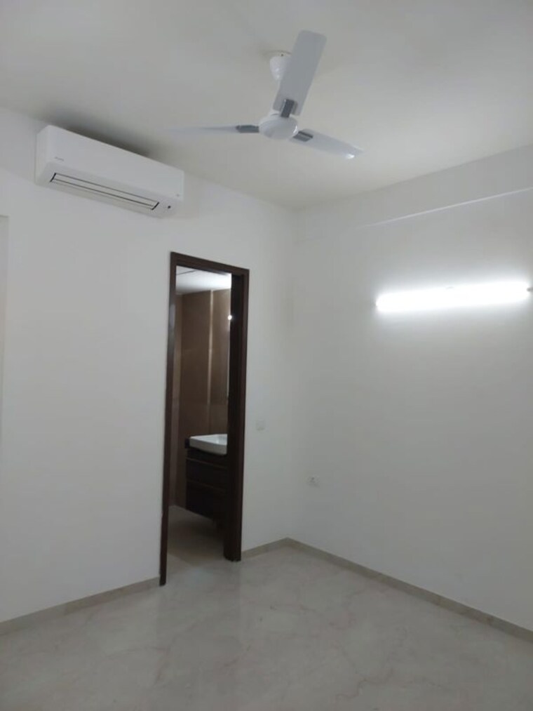 Room, signature-global-city-81 2 Bedroom 1185 Sq.Ft. Apartment In Sector 81 Gurgaon 10741484