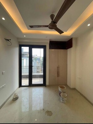 Room in 3 BHK Builder Floor at Saket – for Rent