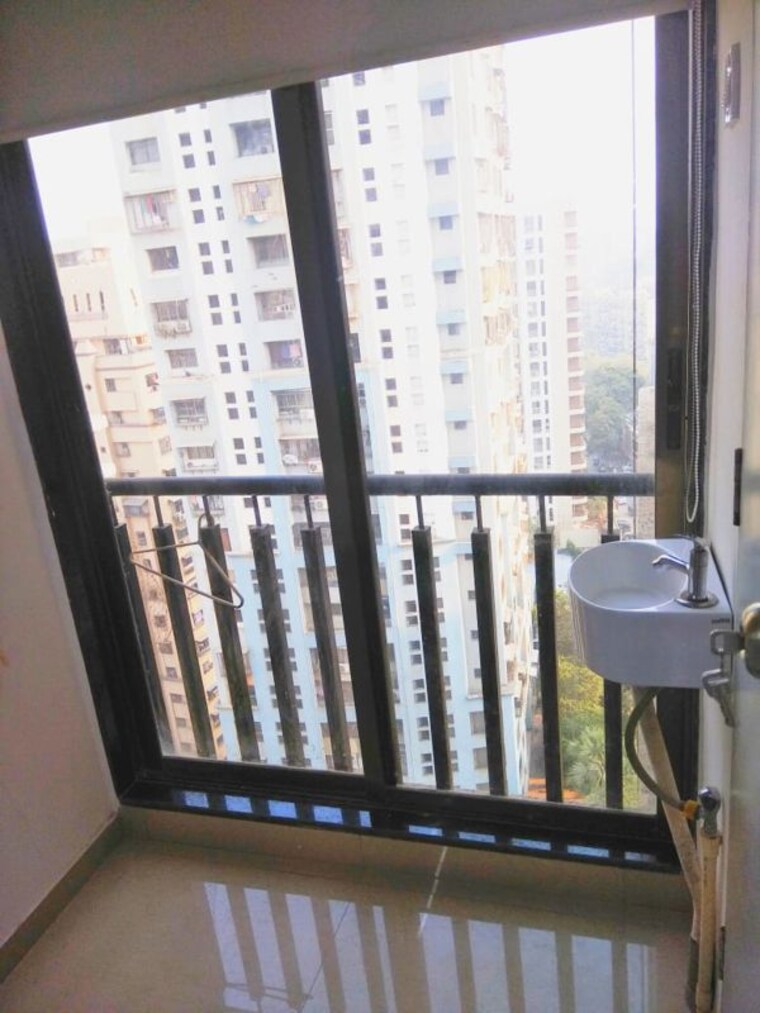 Balcony, veera desai road 3 Bedroom 1200 Sq.Ft. Apartment In Veera Desai Road Mumbai 10741508