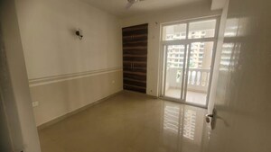 Room in 3 BHK Apartment at Amrapali Silicon City, Sector 76 – for Sale