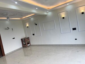 Furnished Amenities in 5 BHK Independent House at Alpha 1 Greater Noida – for Sale