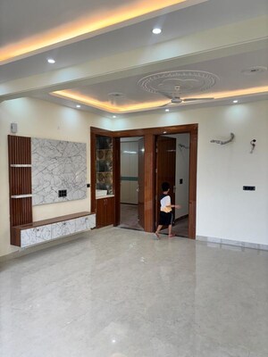Room in 5 BHK Independent House at Alpha 1 Greater Noida – for Sale
