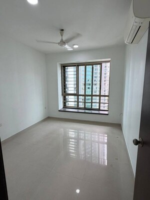 Room in 2.5 BHK Apartment at Oberoi Realty Woods, Goregaon East – for Rent