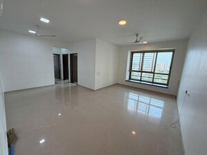 Room in 2.5 BHK Apartment at Oberoi Realty Woods, Goregaon East – for Rent