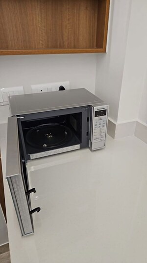 Furnished Amenities in 1 RK Builder Floor at Dlf Phase I – for Rent