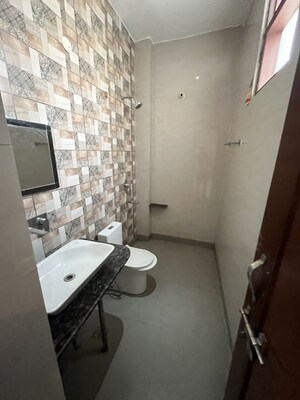 Team Area in 2 BHK Builder Floor at Sector 43 – for Rent