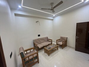 Living Room in 2 BHK Builder Floor at Sector 43 – for Rent