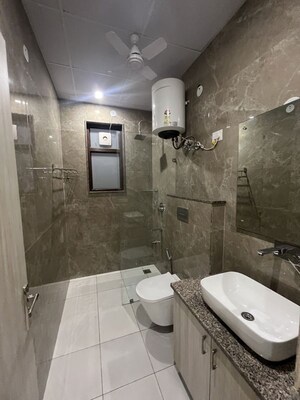 Bathroom in 1 BHK Builder Floor at Sector 42 – for Rent