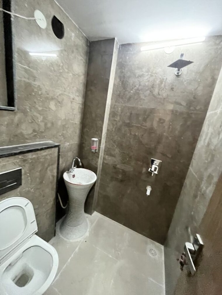 Bathroom, sector 42 2 Bedroom 1245 Sq.Ft. Builder Floor In Sector 42 Gurgaon 10740442