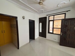 Room in 4 BHK Apartment at Sector 9 Dwarka – for Rent