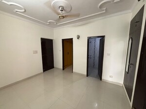 Room in 4 BHK Apartment at Sector 9 Dwarka – for Rent