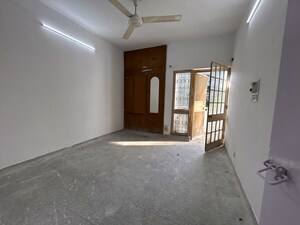 Room in 3 BHK Apartment at Sector 12 Dwarka – for Sale