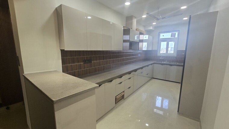 Kitchen, sector 7 3 Bedroom 250 Sq.Yd. Builder Floor In Sector 7 Gurgaon 10741674