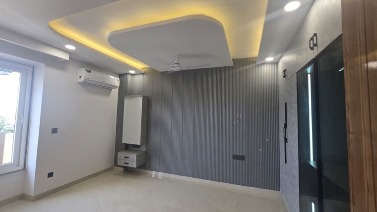 Bathroom, sector 7 3 Bedroom 250 Sq.Yd. Builder Floor In Sector 7 Gurgaon 10741674