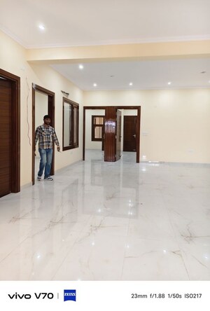 Room in 4 BHK Villa at Sector 23 – for Rent