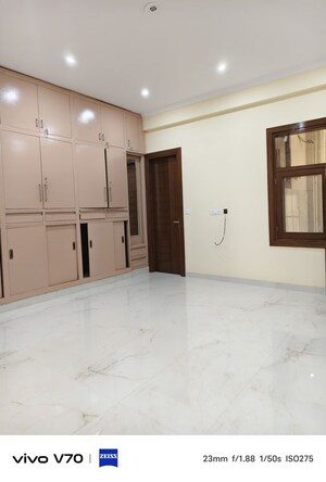 Room in 4 BHK Villa at Sector 23 – for Rent