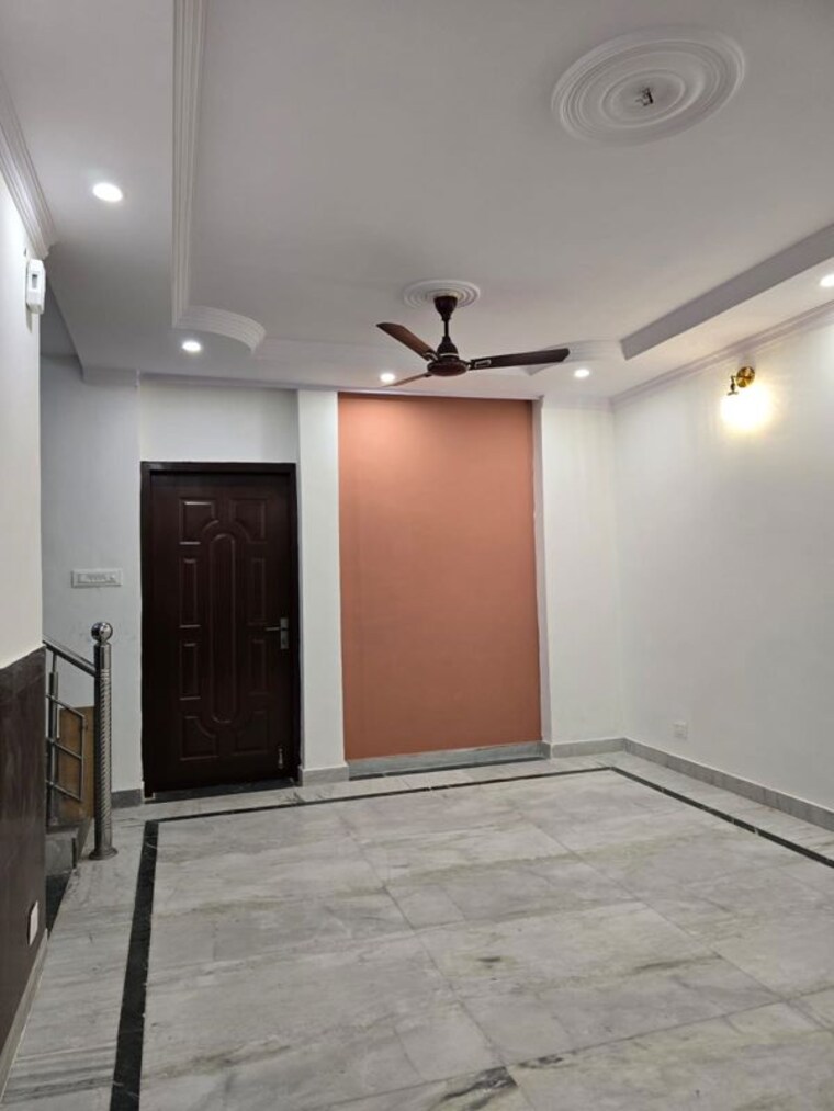 Room, sector 56 2.5 Bedroom 1410 Sq.Ft. Villa In Sector 56 Noida 10741752