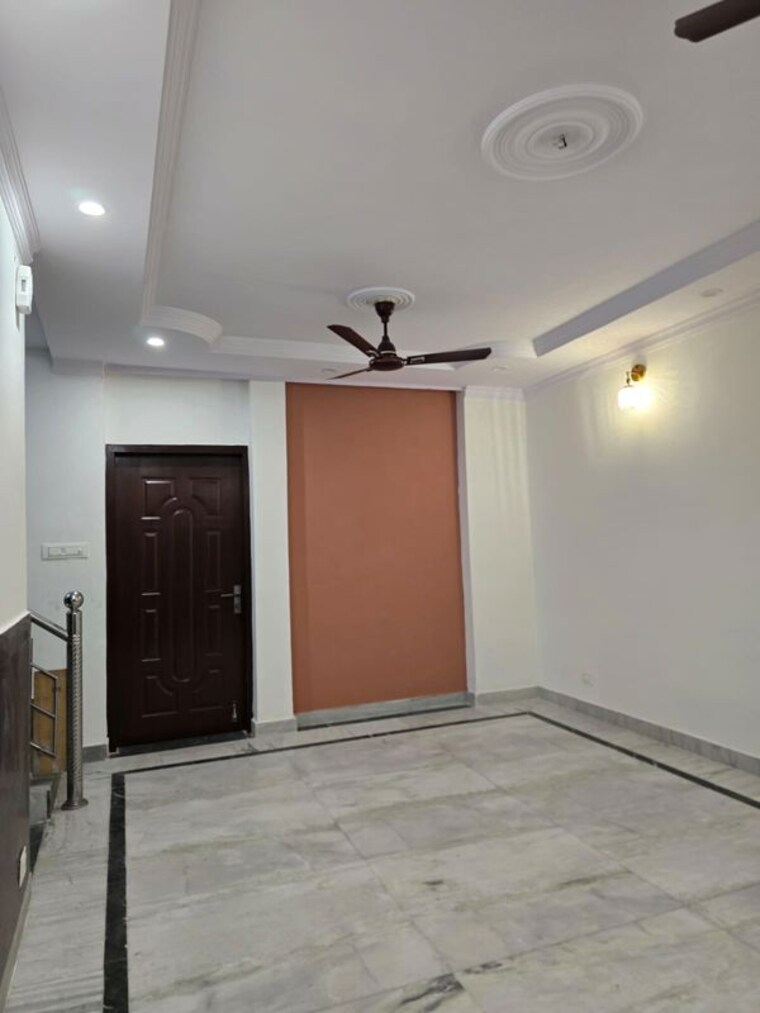 Room, sector 56 2.5 Bedroom 1410 Sq.Ft. Villa In Sector 56 Noida 10741752
