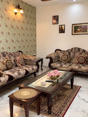 Bedroom in 6+ BHK Independent House at Sector 79 – for Sale