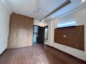 Room in 3 BHK Builder Floor at Sushant Lok I – for Rent