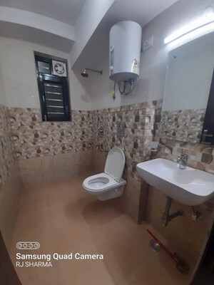 Bathroom in 2 BHK Builder Floor at Sector 43 – for Rent