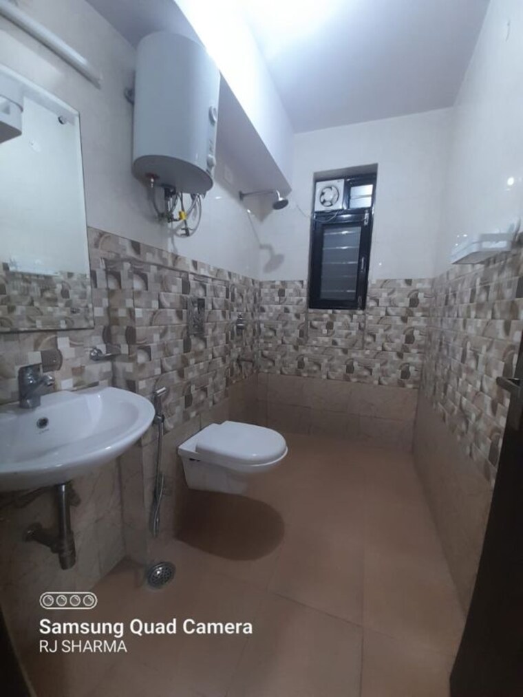 Bathroom, sector 43 2 Bedroom 1325 Sq.Ft. Builder Floor In Sector 43 Gurgaon 10741856
