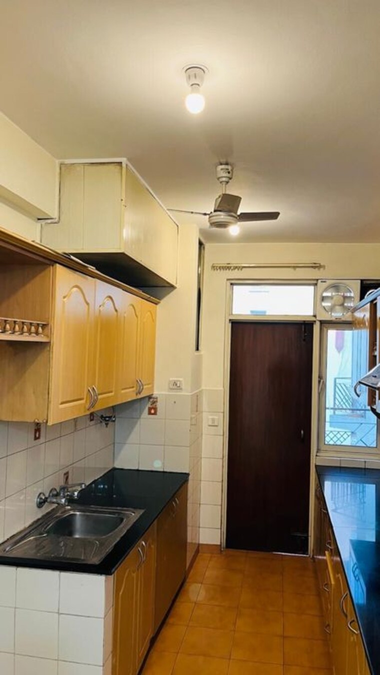 Kitchen, suncity-essel-tower 3.5 Bedroom 1637 Sq.Ft. Builder Floor In Sector 28 Gurgaon 10741858