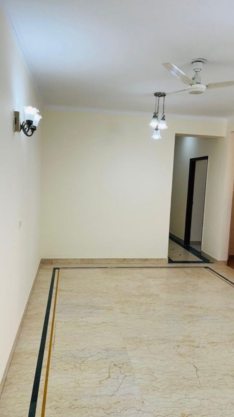 Room, suncity-essel-tower 3.5 Bedroom 1637 Sq.Ft. Builder Floor In Sector 28 Gurgaon 10741858