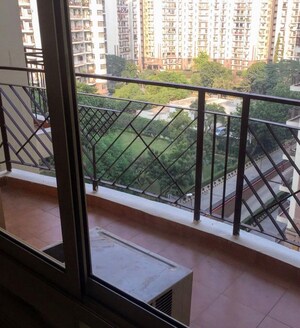 Balcony in 3.5 BHK Builder Floor at Suncity Essel Tower, Sector 28 – for Rent