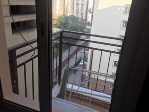 Balcony in 3.5 BHK Builder Floor at Suncity Essel Tower, Sector 28 – for Rent