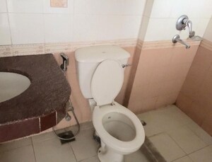 Bathroom in 3.5 BHK Builder Floor at Suncity Essel Tower, Sector 28 – for Rent