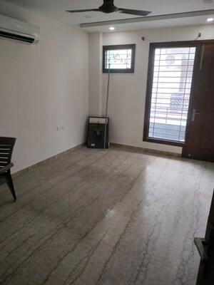 Room in 3 BHK Builder Floor at RWA Residential Society Sector 46, Sector 46 – for Rent