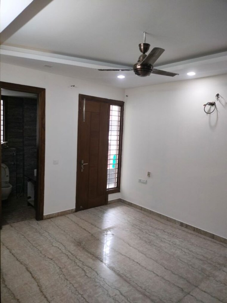 Room, rwa-residential-society-sector-46 3 Bedroom 1800 Sq.Ft. Builder Floor In Sector 46 Gurgaon 10741913