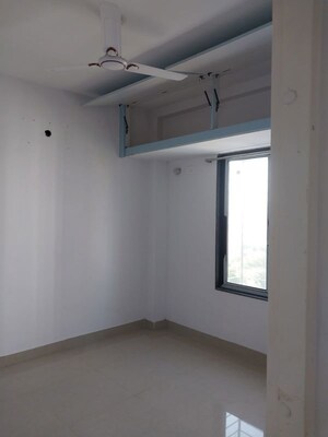 Room in 1 BHK Apartment at Goregaon West – for Rent