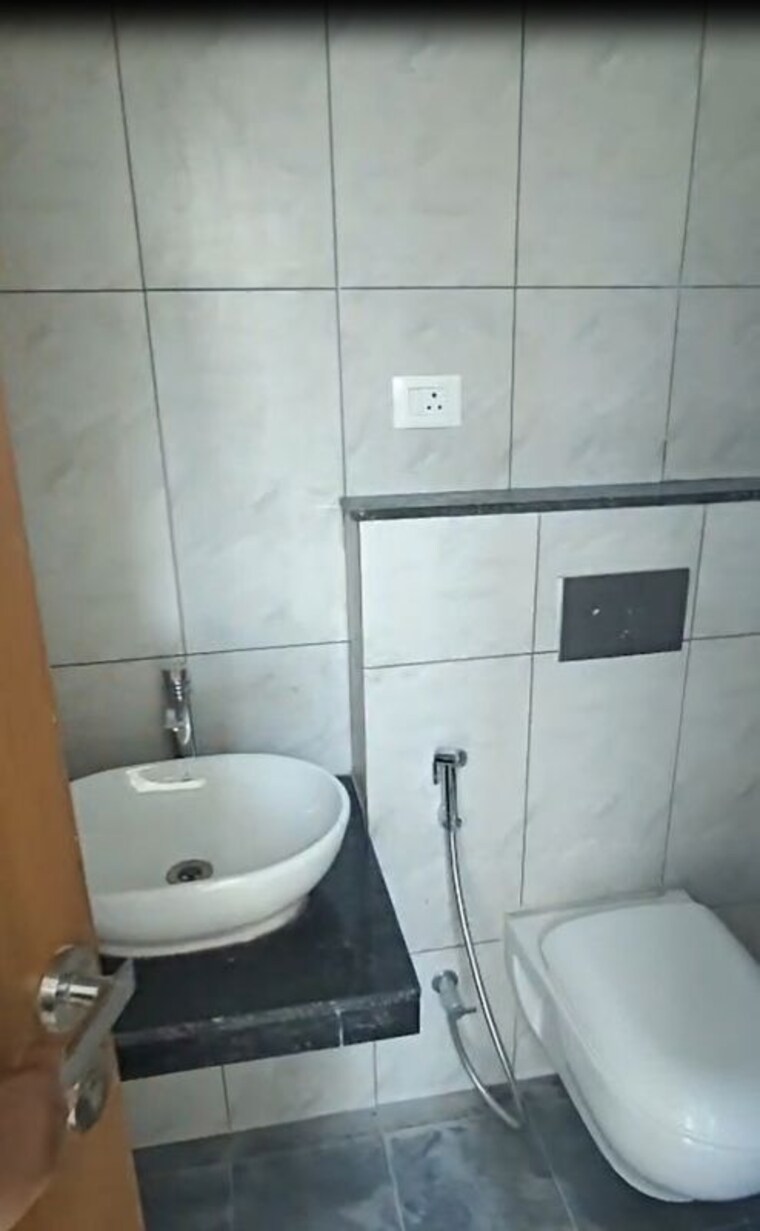 Bathroom, kharadi 2 Bedroom 900 Sq.Ft. Apartment In Kharadi Pune 10741987