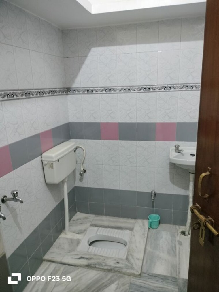 Bathroom, vijayant khand 2 Bedroom 1250 Sq.Ft. Builder Floor In Vijayant Khand Lucknow 10742004