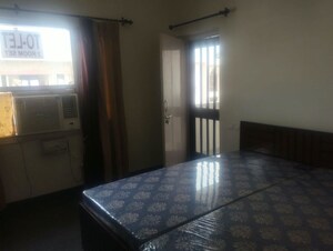 1 BHK Independent House For Rent in Sector 17