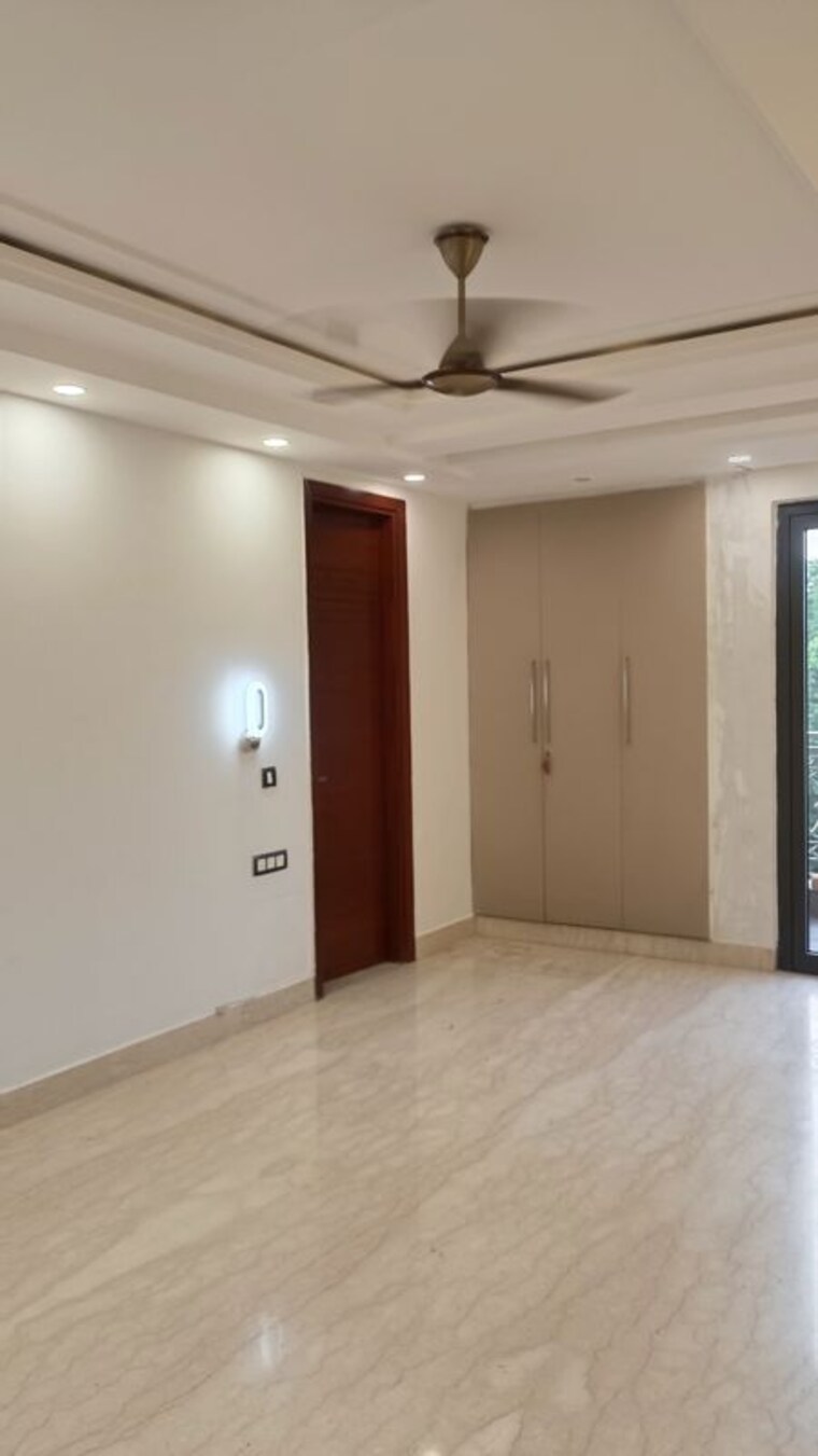 Room, new rajinder nagar 3 Bedroom 265 Sq.Yd. Builder Floor In New Rajinder Nagar Delhi 10742040