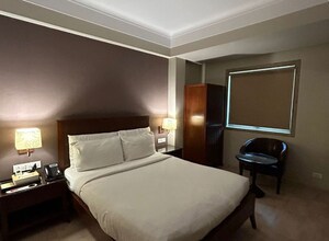 Bedroom in 4 BHK Apartment at Juhu Residency, Juhu – for Sale