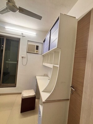 Room in 2.5 BHK Apartment at Neelkanth Greens, Manpada – for Rent
